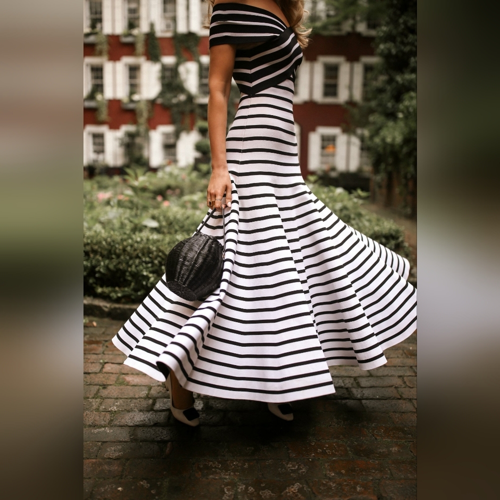 ^$5,000 CAROLINA HERRERA WHITE BLACK OF THE SHOULDER STRIPED RUNWAY MIDI DRESS M